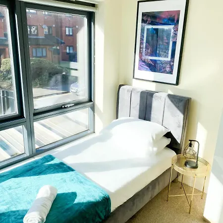 Tudors Esuites House Centre Netflix * Birmingham