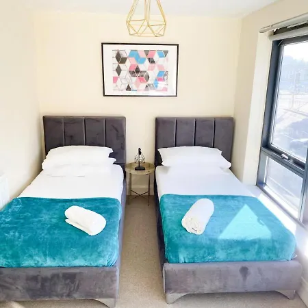 Tudors Esuites House Centre Netflix * Birmingham