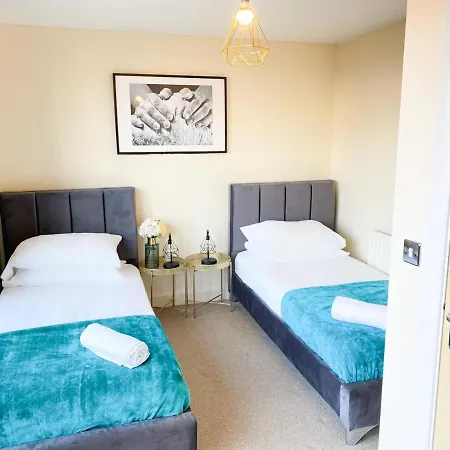 Tudors Esuites House Centre Netflix * Birmingham